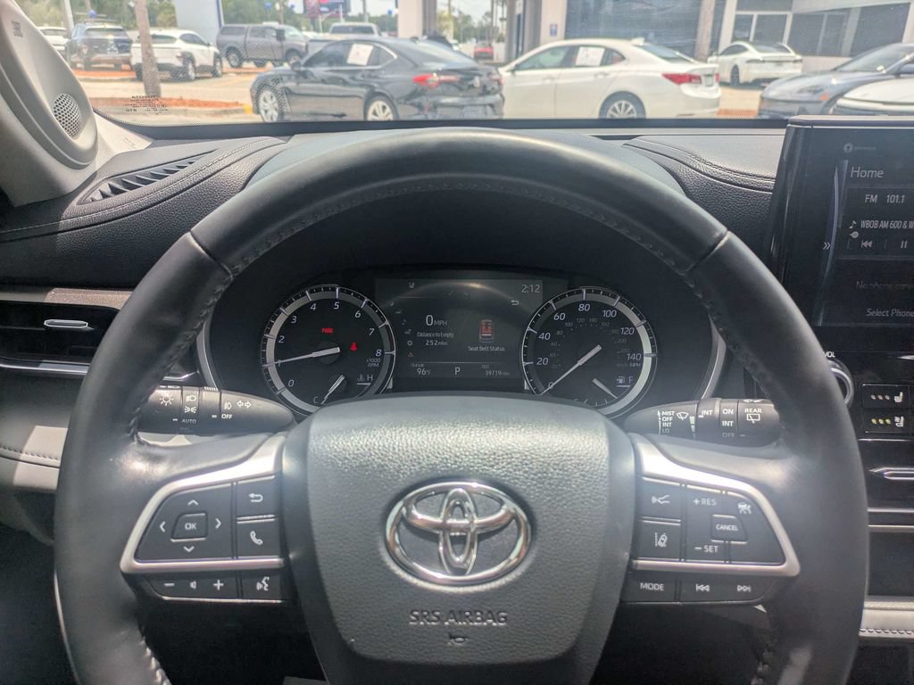Used 2022 Toyota Highlander Limited FWD image 30