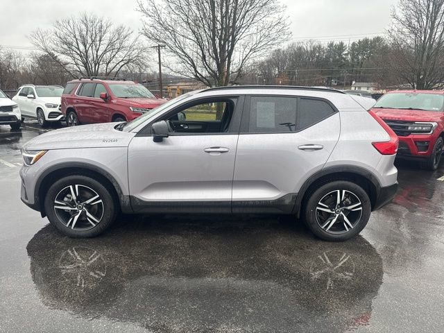 Used 2026 Volvo XC40 B5 Core w/ Climate Package image 2