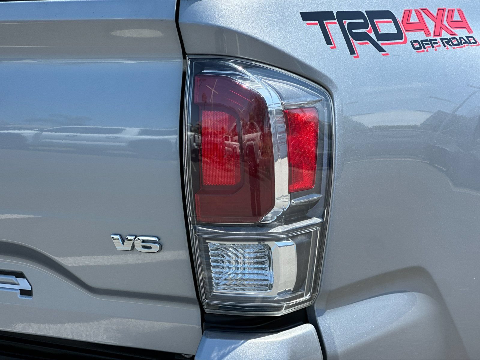 Used 2020 Toyota Tacoma TRD Off-Road w/ Technology Package AWD/4WD image 23
