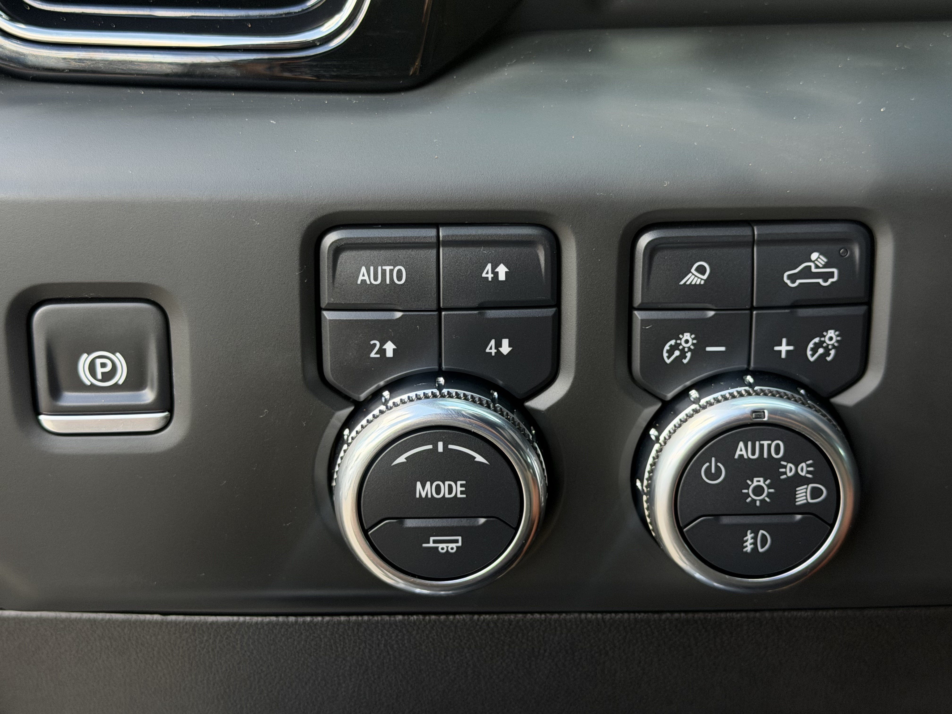 Used 2025 GMC Sierra 2500 AT4 w/ AT4 Premium Plus Package AWD/4WD image 22