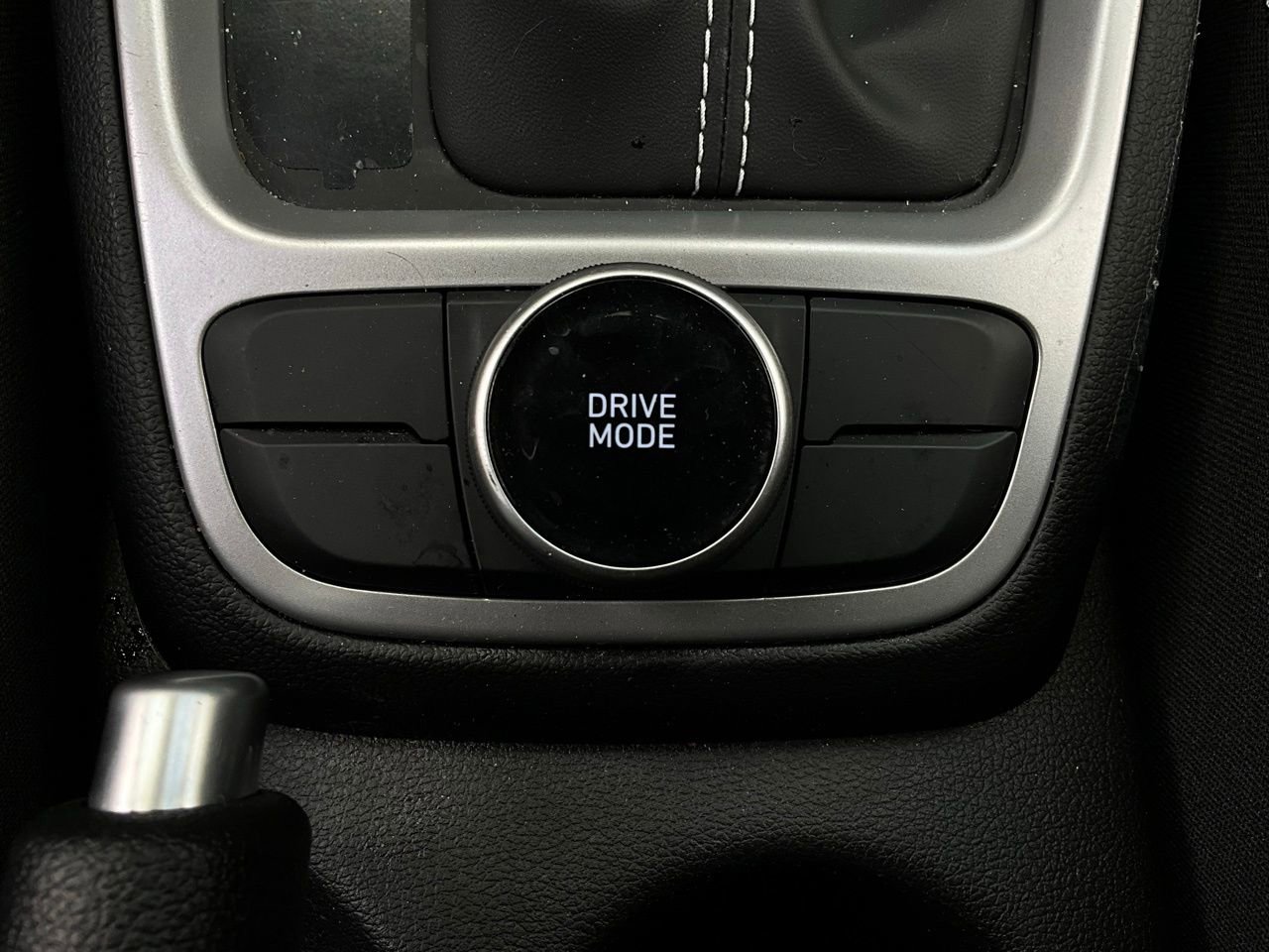 Used 2025 Hyundai Venue SEL image 23