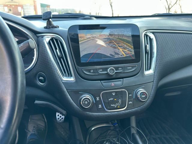 Used 2017 Chevrolet Malibu LT image 7