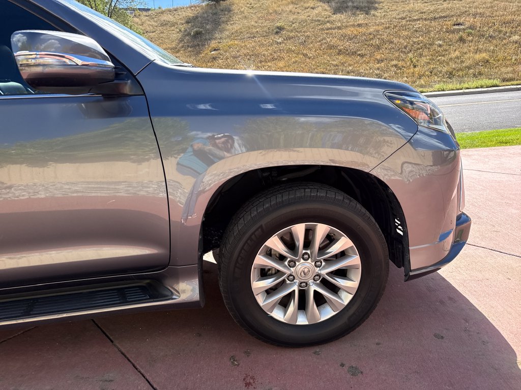 Used 2021 Lexus GX 460 Luxury w/ Sport Design Package AWD/4WD image 33