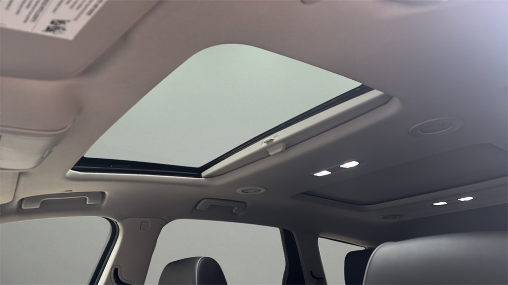 Used 2020 Buick Enclave Avenir w/ Avenir Technology Package image 17