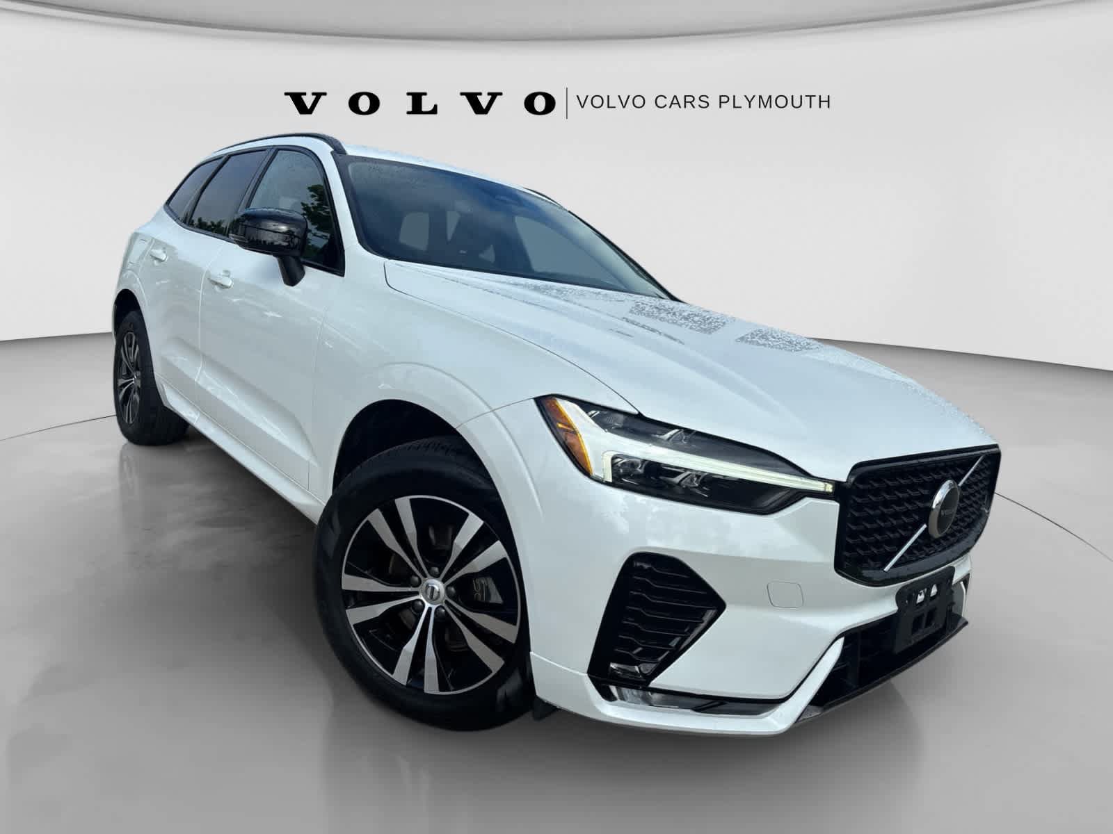 Used 2024 Volvo XC60 B5 Core AWD/4WD image 3