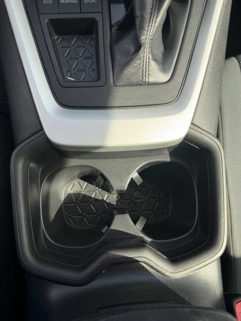 Used 2021 Toyota RAV4 LE FWD image 21
