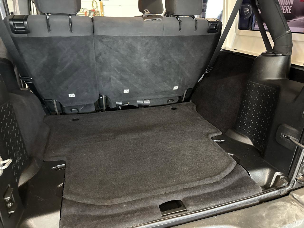 Used 2018 Jeep Wrangler Unlimited Sport w/ Connectivity Group image 36