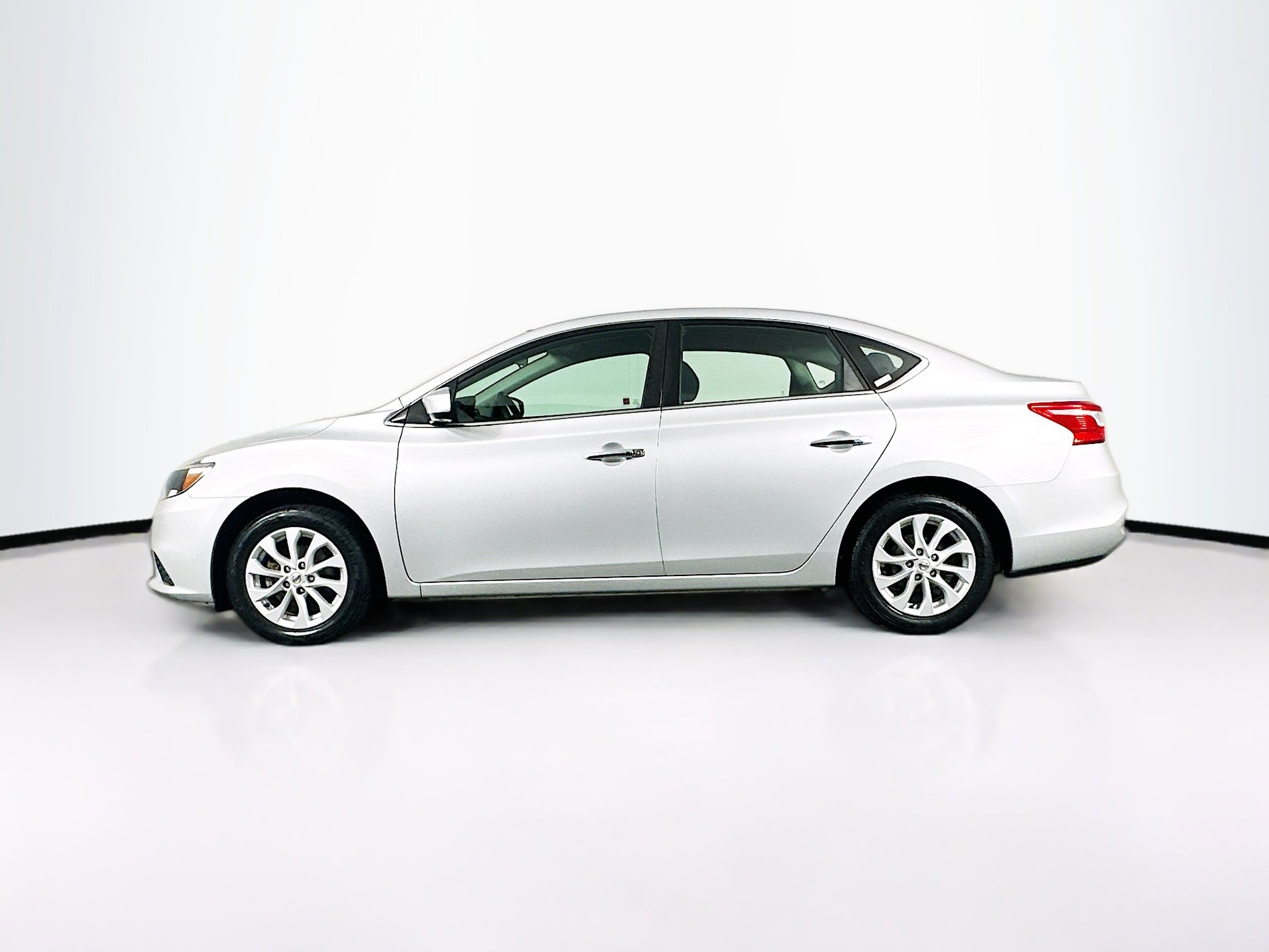 Used 2018 Nissan Sentra SV image 4