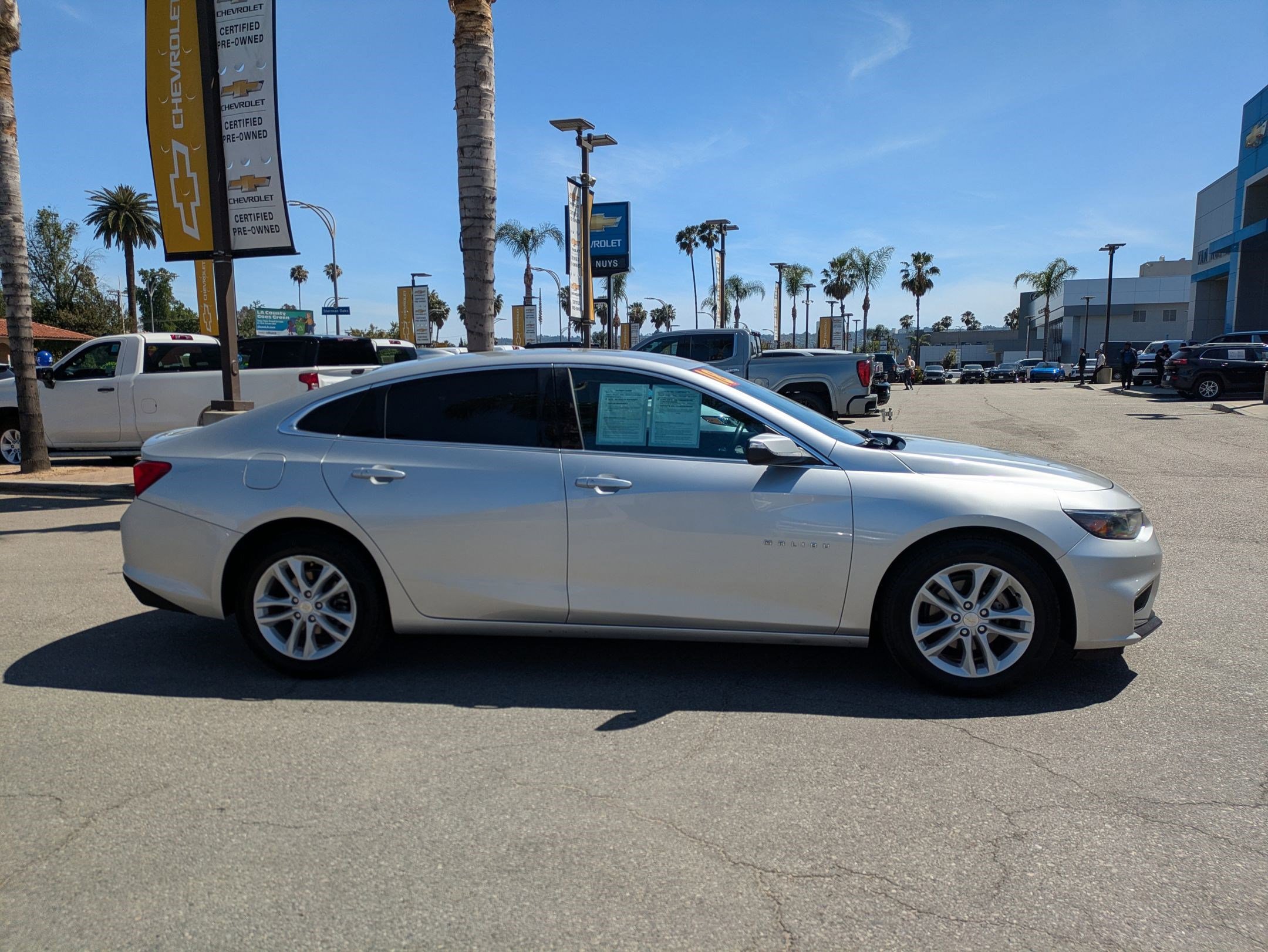 Used 2018 Chevrolet Malibu LT w/ Driver Confidence Package image 4