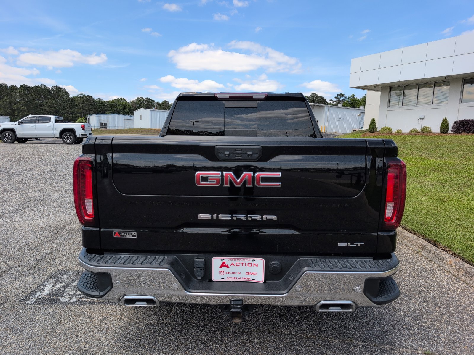 Used 2022 GMC Sierra 1500 SLT w/ SLT Convenience Package AWD/4WD image 3
