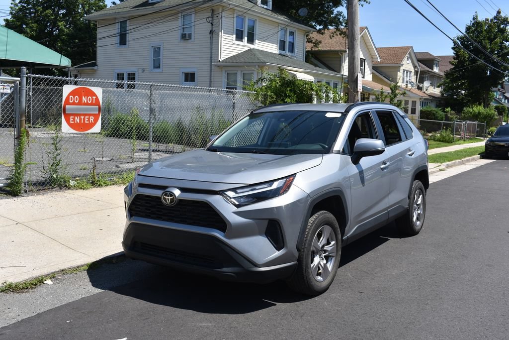 Used 2025 Toyota RAV4 XLE FWD image 2