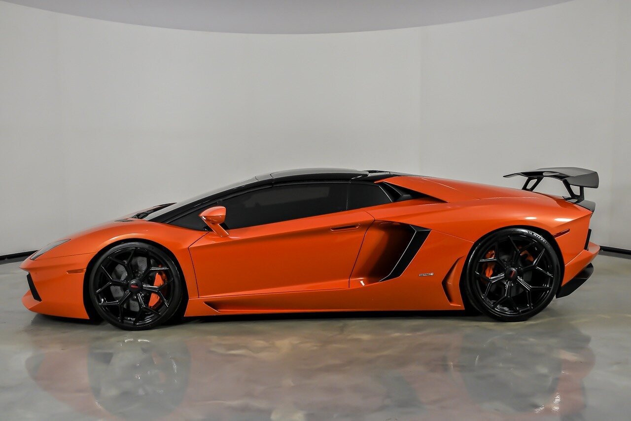 Used 2014 Lamborghini Aventador LP 700-4 image 9