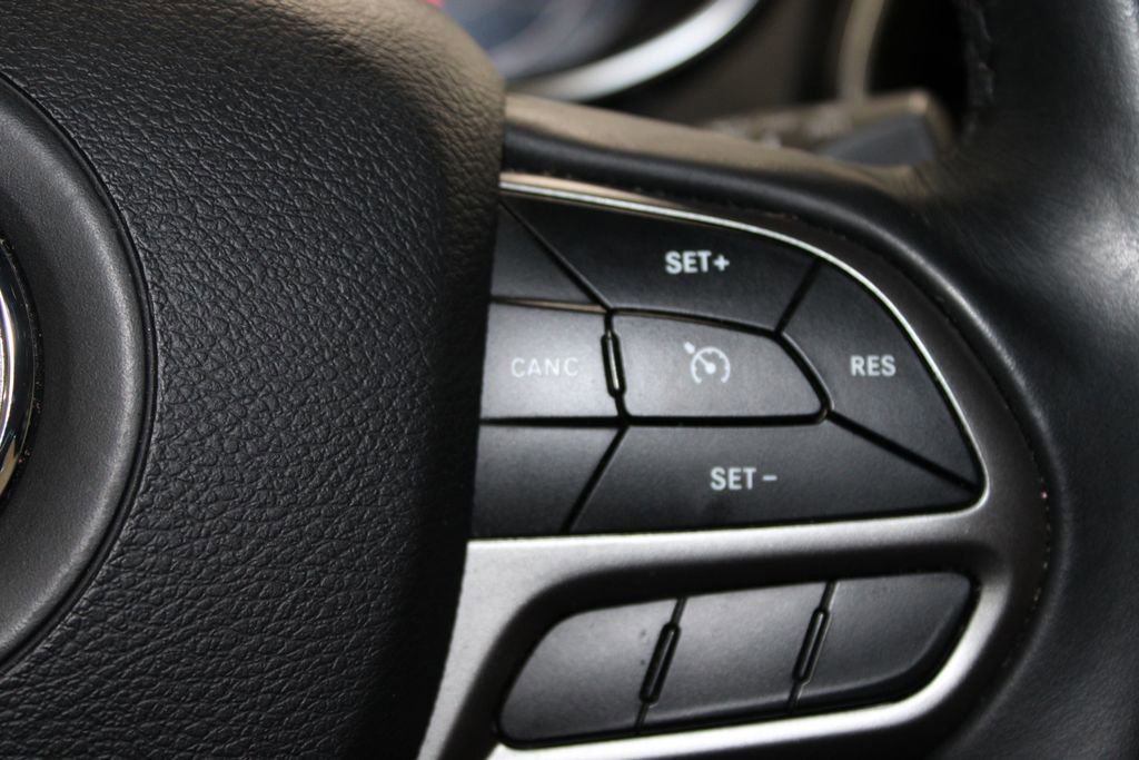 Used 2019 Jeep Cherokee Latitude Plus w/ Comfort/Convenience Group image 22