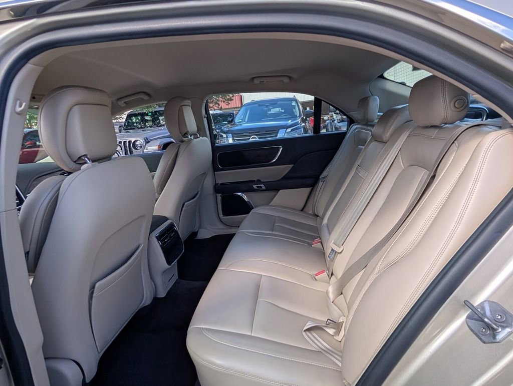 Used 2017 Lincoln Continental Premiere image 12