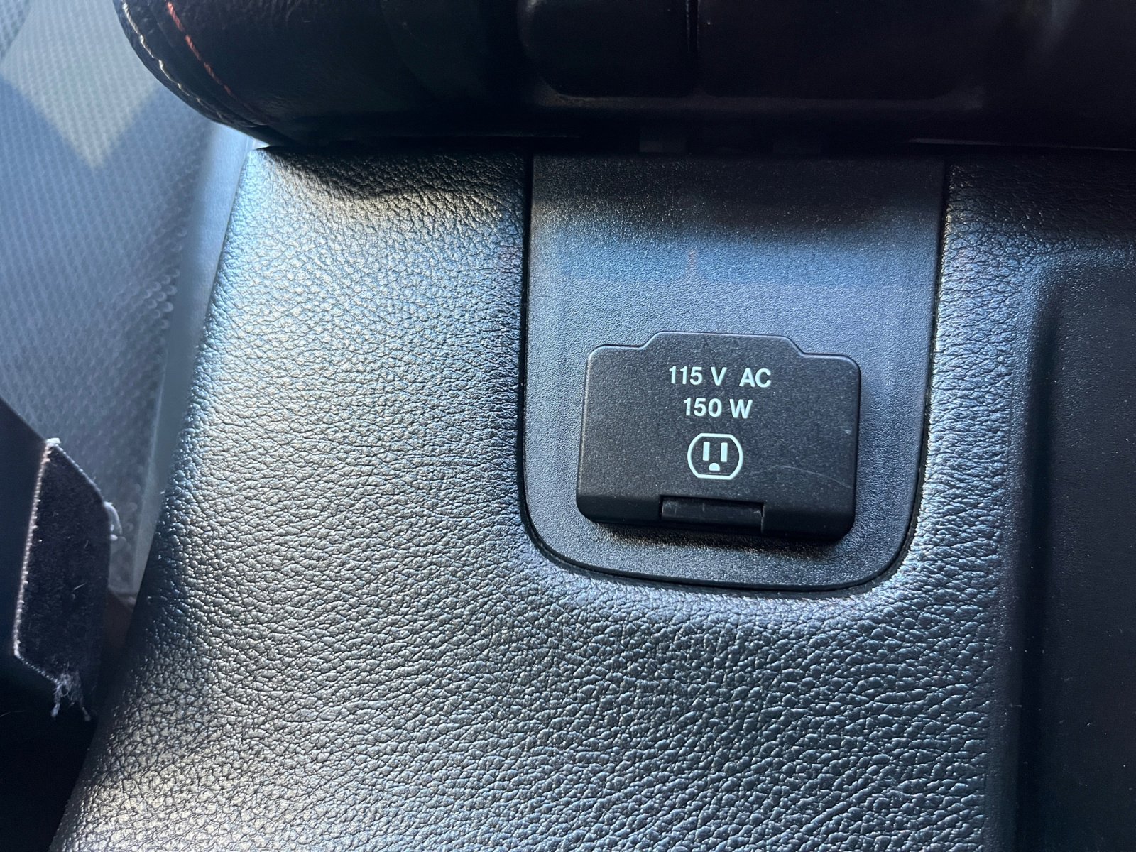 Used 2016 Jeep Wrangler Unlimited Sahara image 31