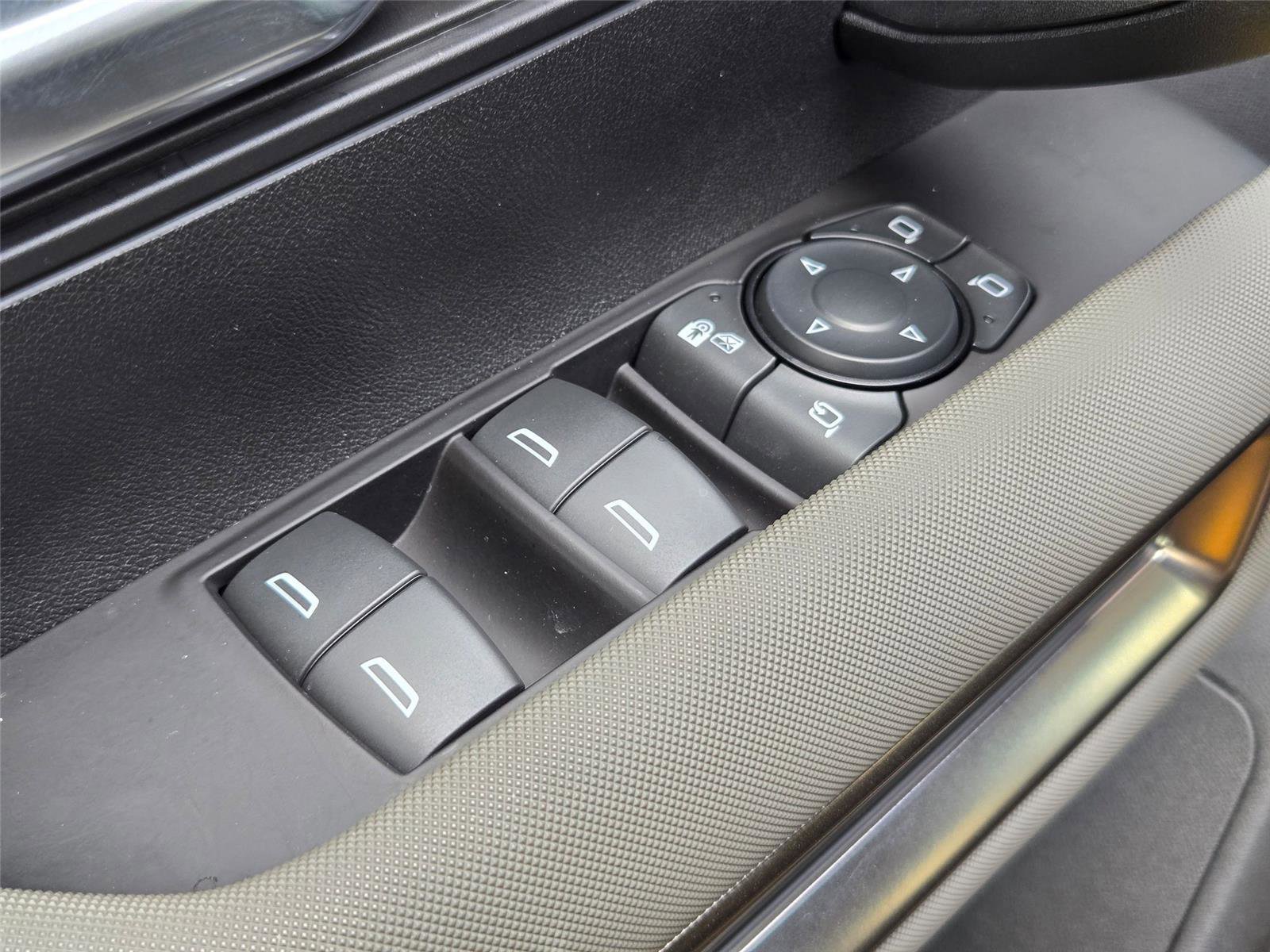 Used 2024 GMC Hummer EV 2X w/ LPO, Illumination Package image 26