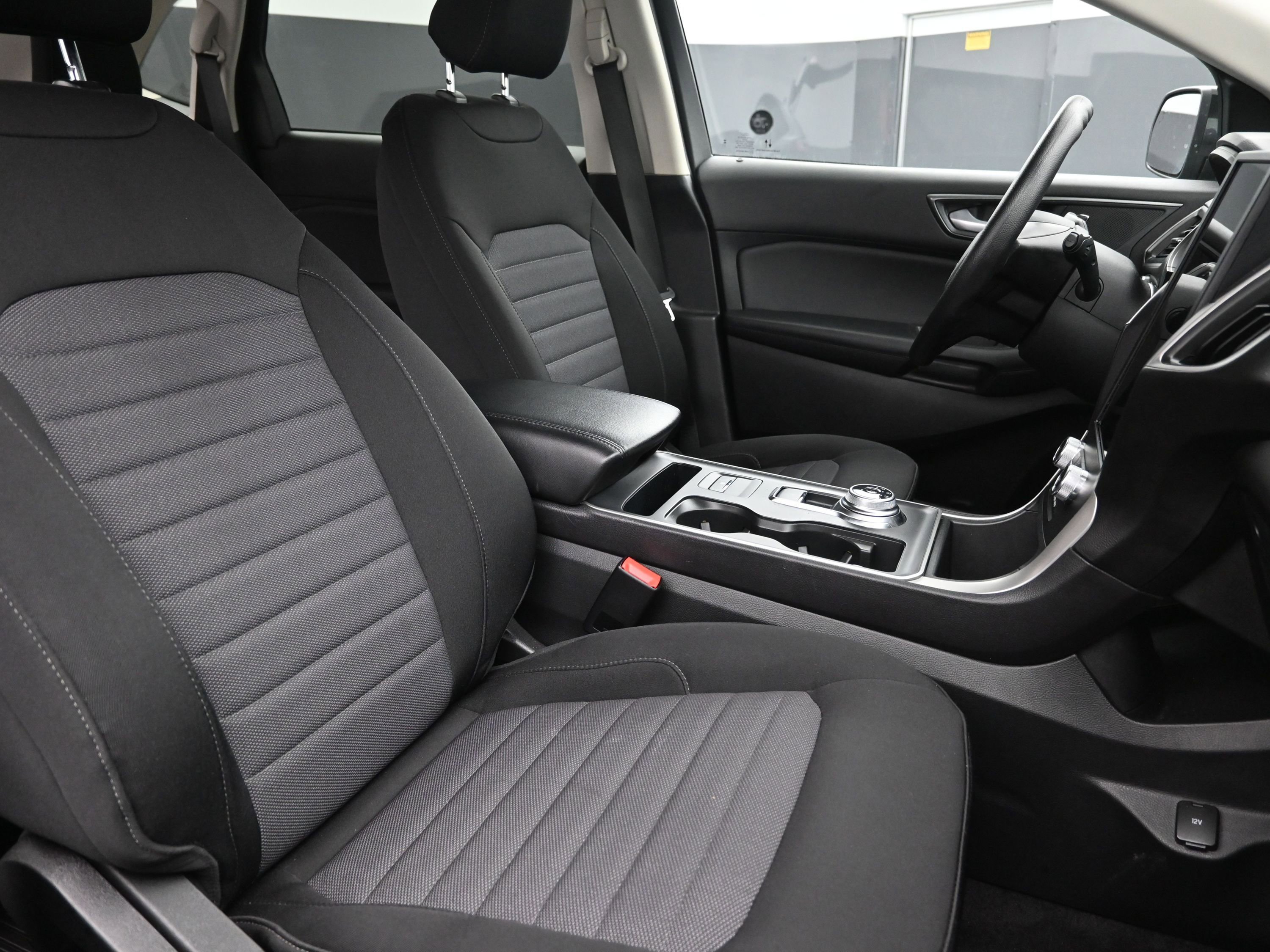 Used 2024 Ford Edge SE w/ Black Appearance Package image 26