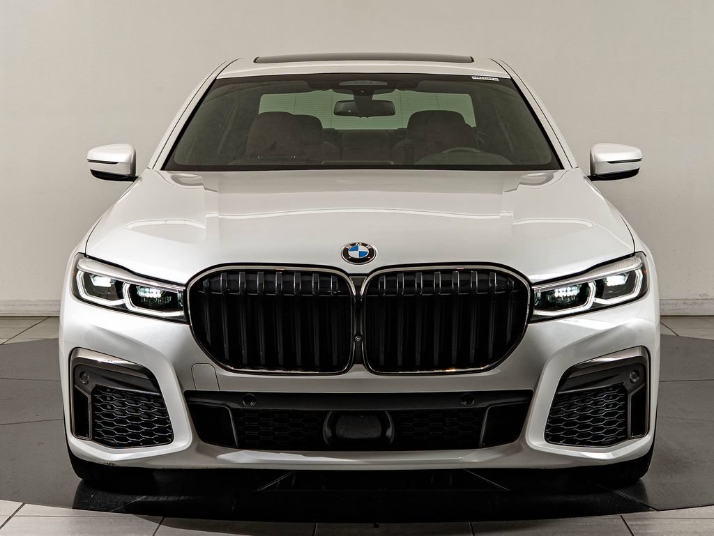Used 2022 BMW 750i xDrive w/ Autobahn Package AWD/4WD image 2