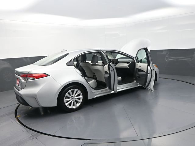 Used 2024 Toyota Corolla LE w/ LE Premium Package FWD image 8