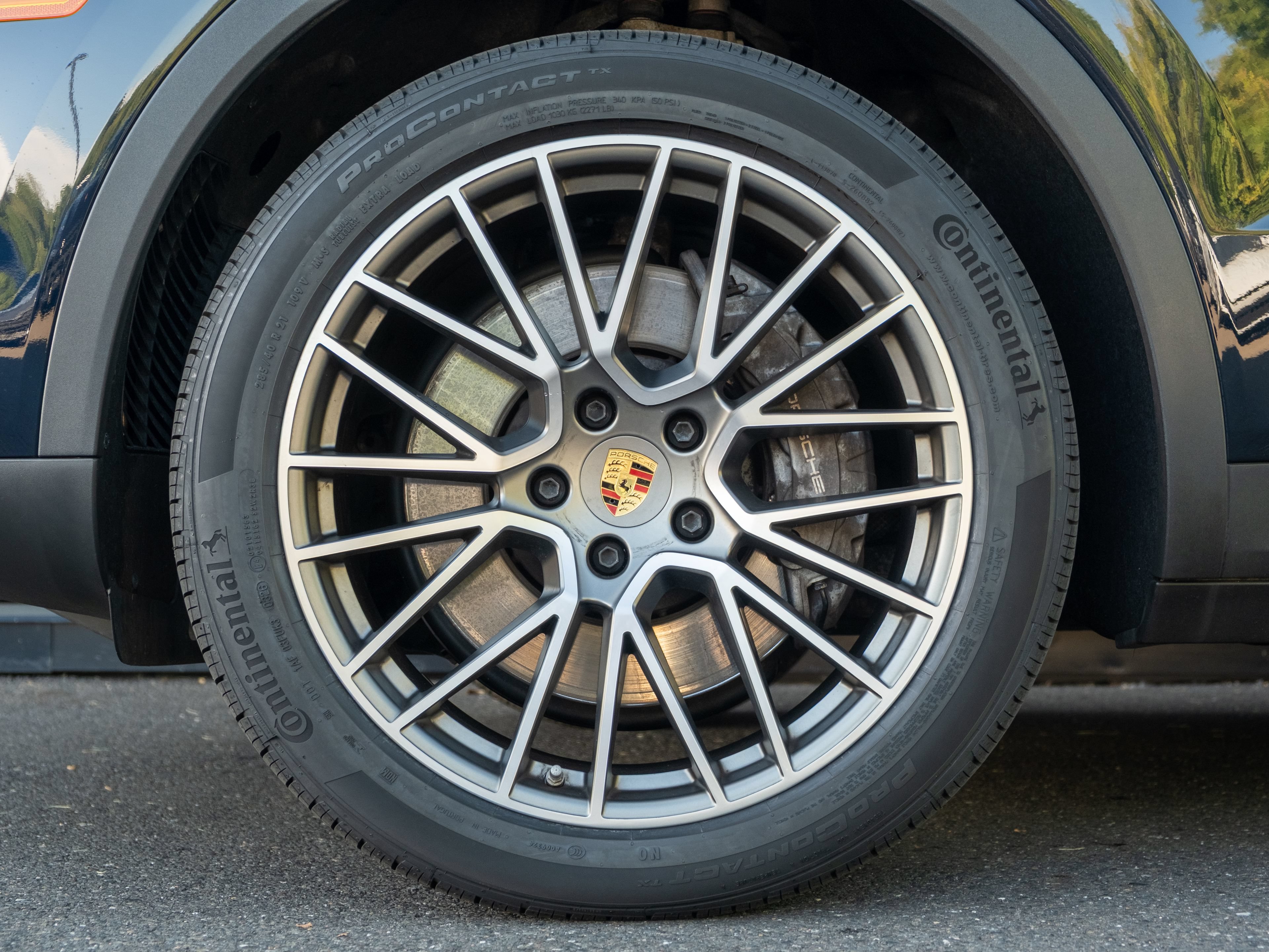 Certified 2023 Porsche Cayenne AWD/4WD image 12