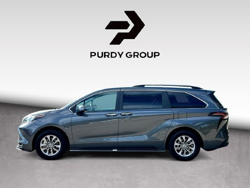 Used 2025 Toyota Sienna XLE FWD image 5