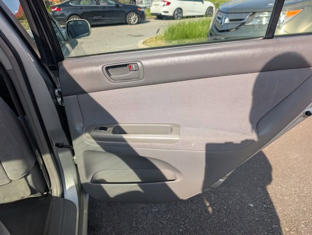 Used 2004 Toyota Camry image 20
