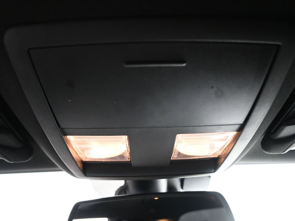 Used 2023 Dodge Challenger SXT w/ Blacktop Package image 10