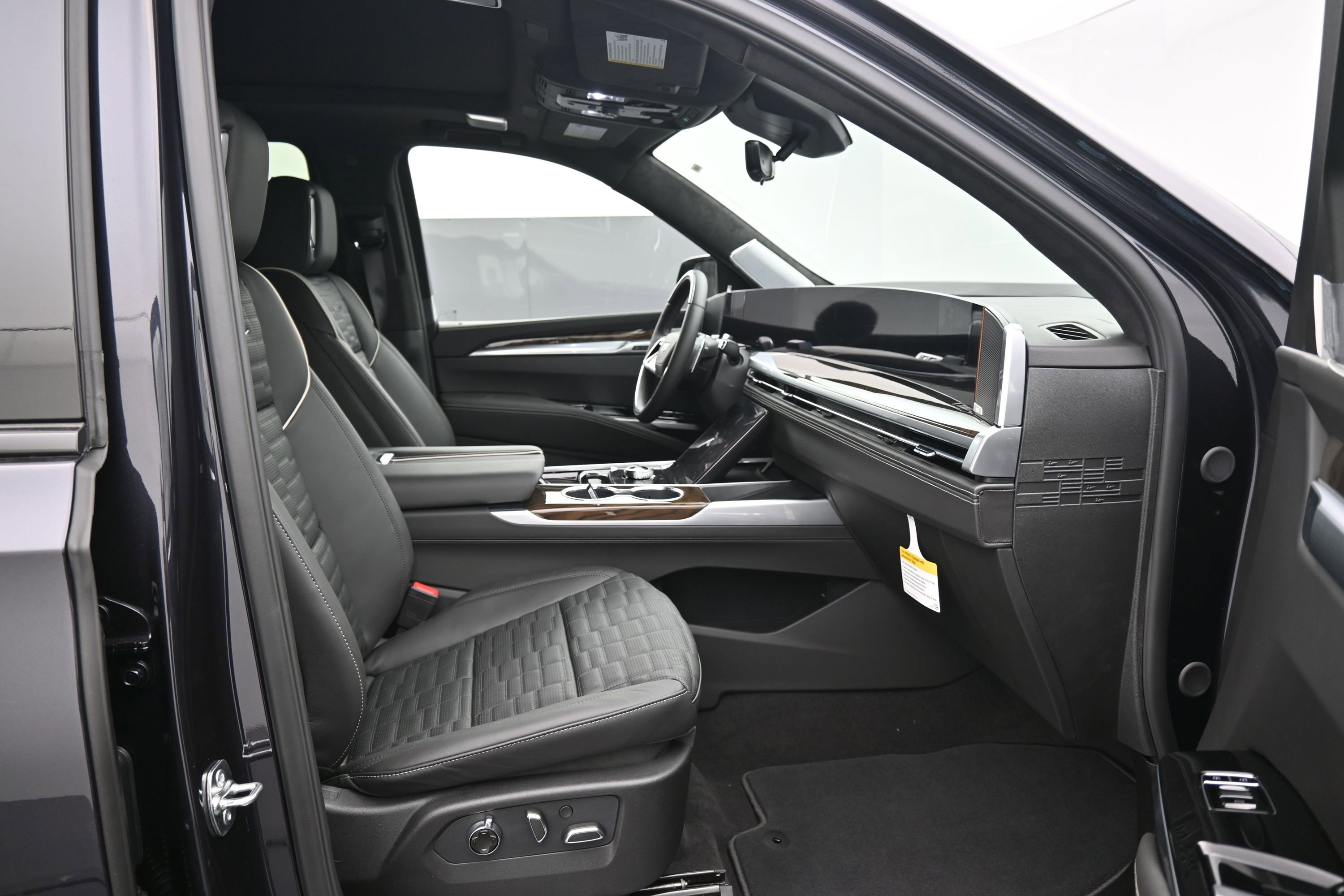 New 2026 Cadillac Escalade ESV Platinum Sport w/ LPO, Floor Liner Package AWD/4WD image 13