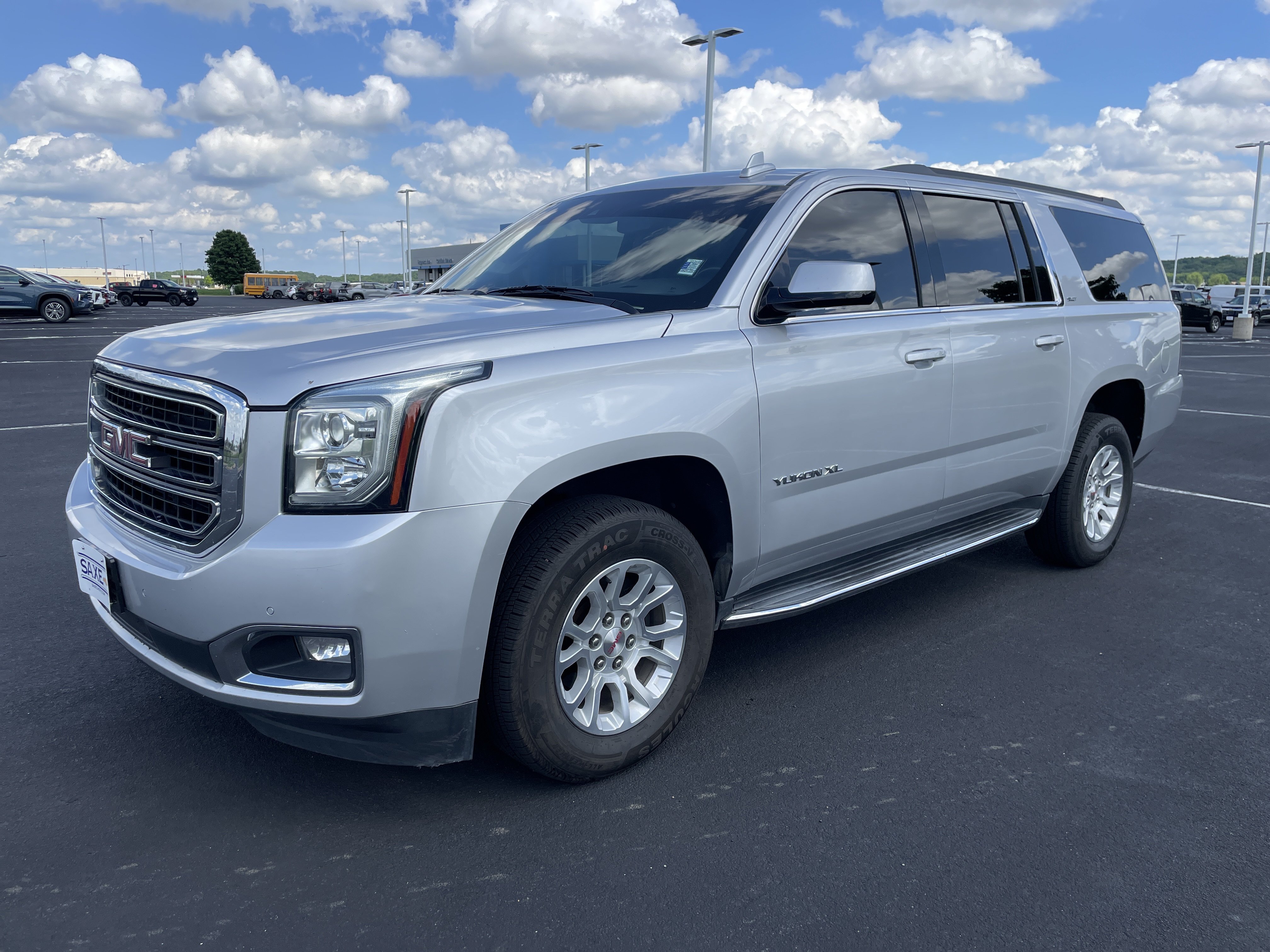 Used 2020 GMC Yukon XL SLT RWD image 1