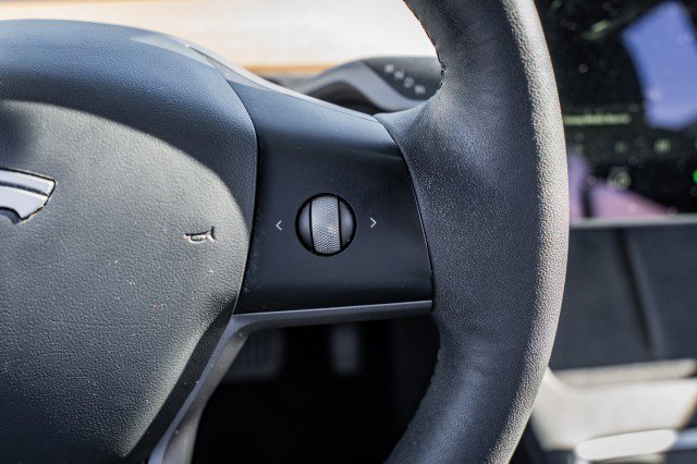 Used 2021 Tesla Model Y Long Range image 24
