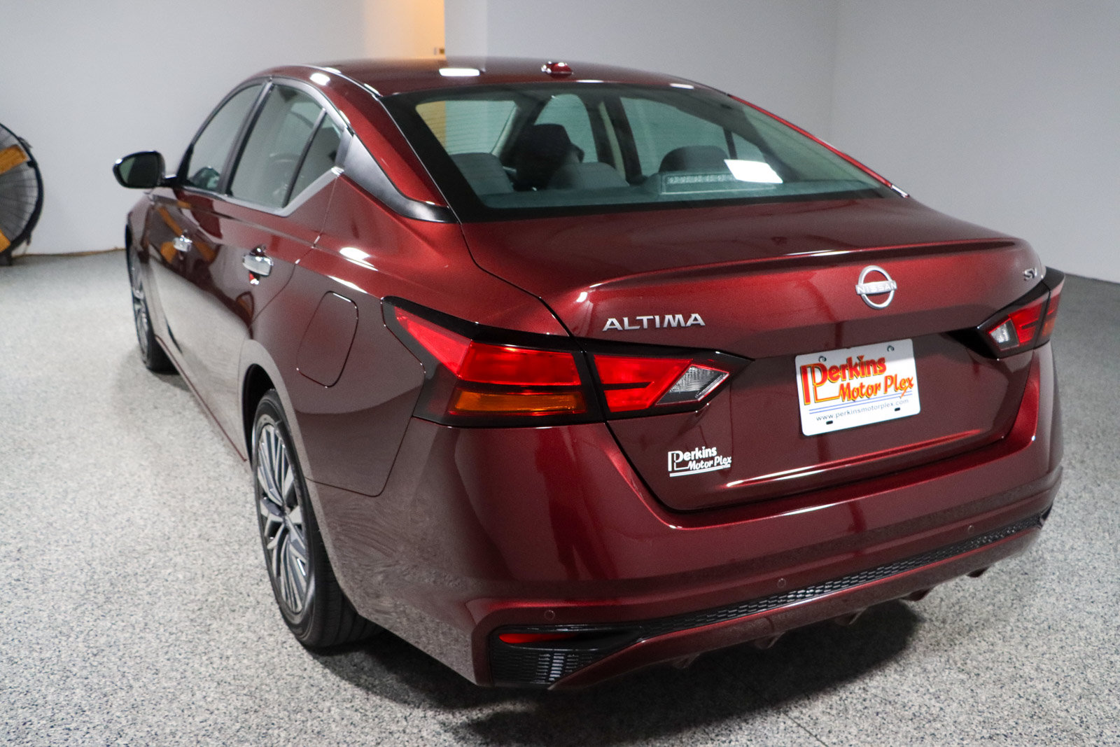 Used 2024 Nissan Altima 2.5 SV FWD image 9
