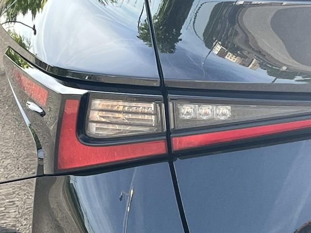 Used 2025 Lexus IS 350 F Sport image 11