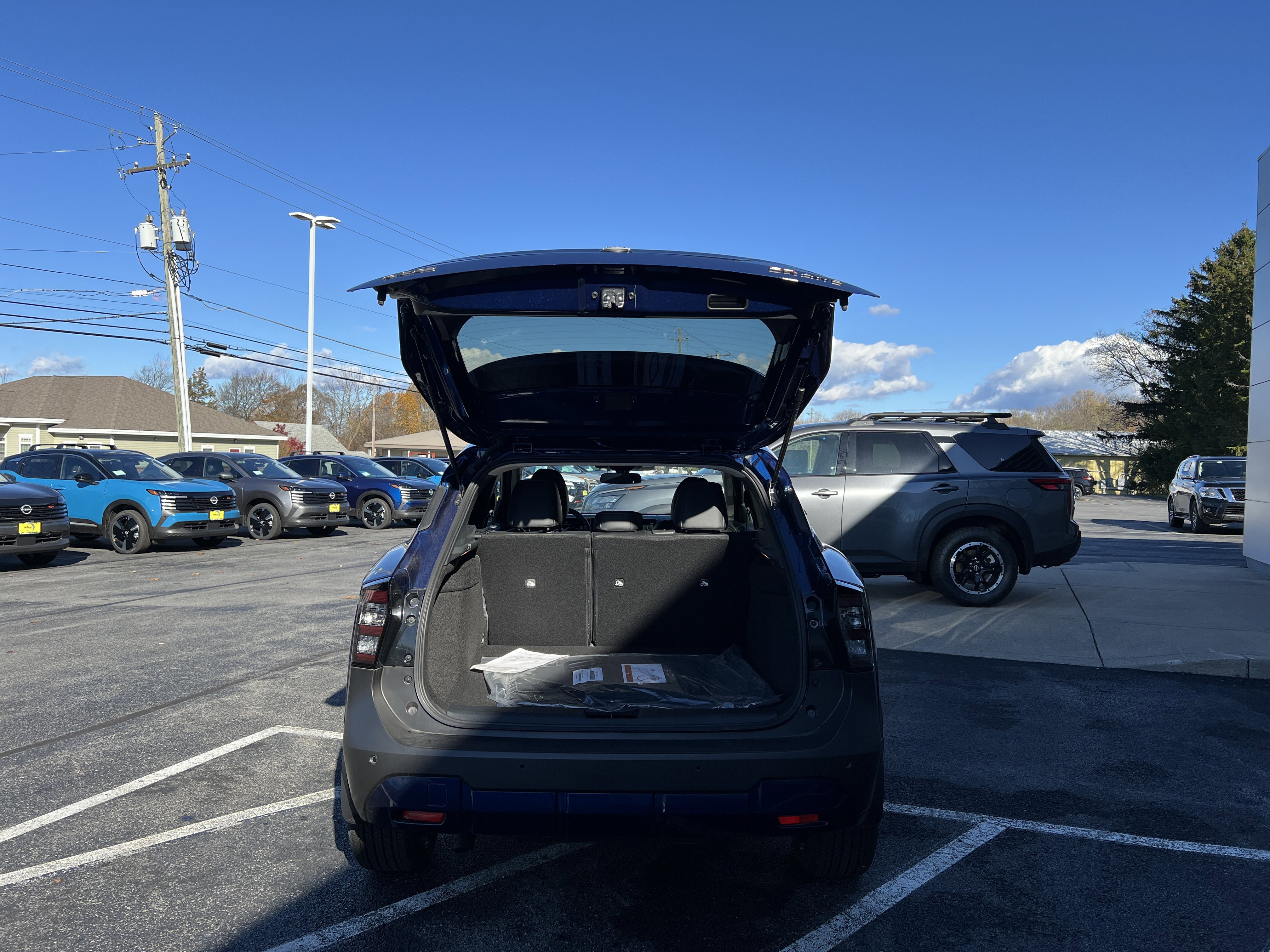 New 2025 Nissan Kicks SR image 7