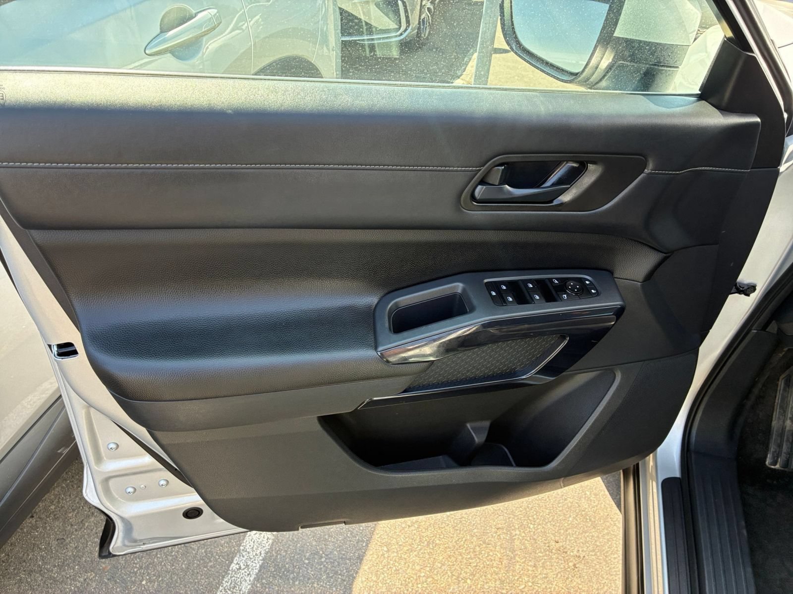 Used 2025 Nissan Pathfinder SV AWD/4WD image 18