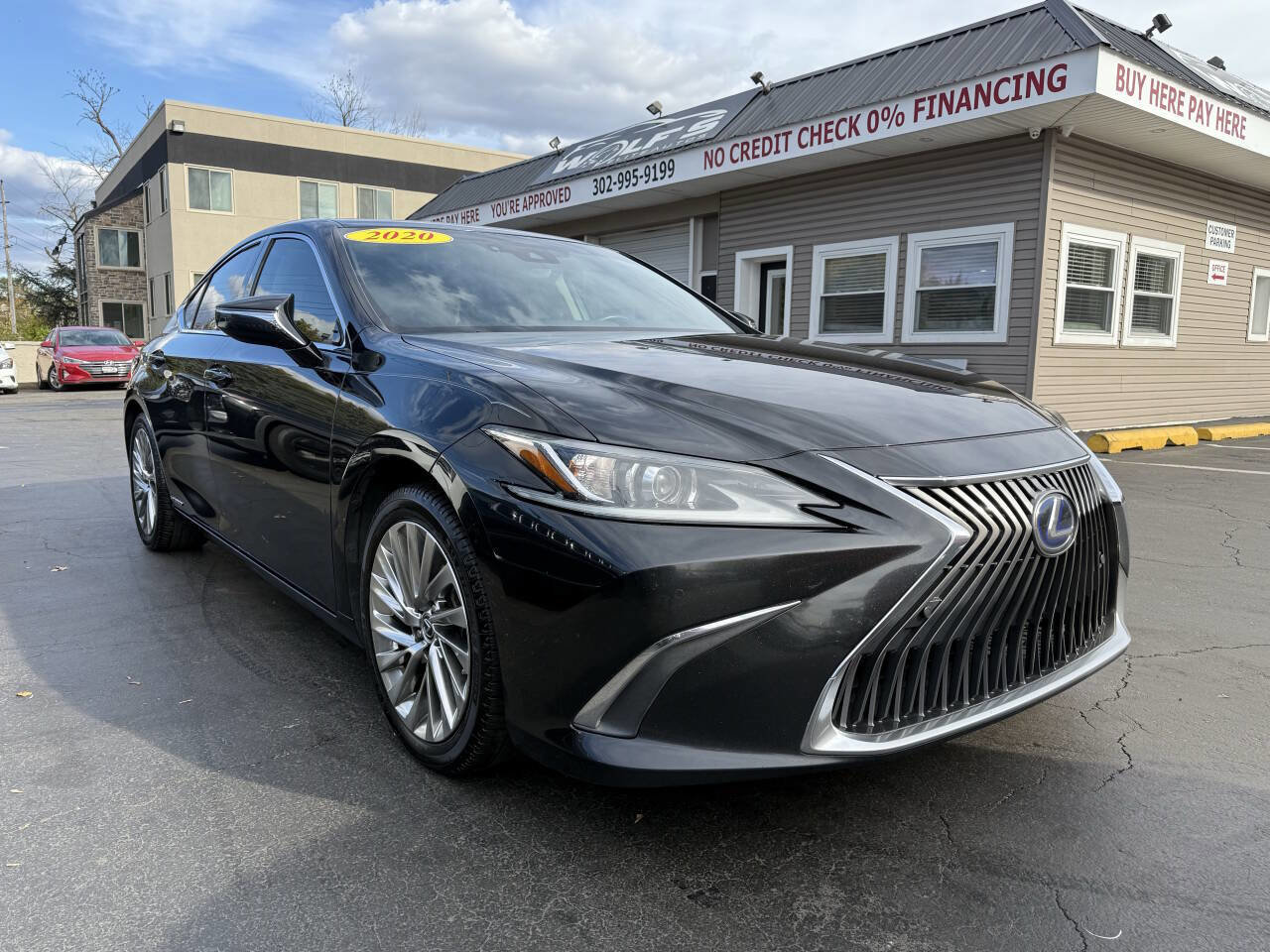 Used 2020 Lexus ES 300h w/ Luxury Package image 4