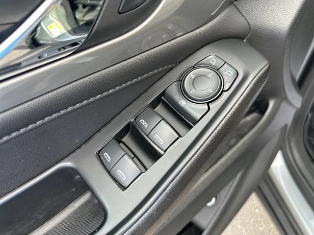 Used 2023 Chevrolet Traverse LT FWD image 11