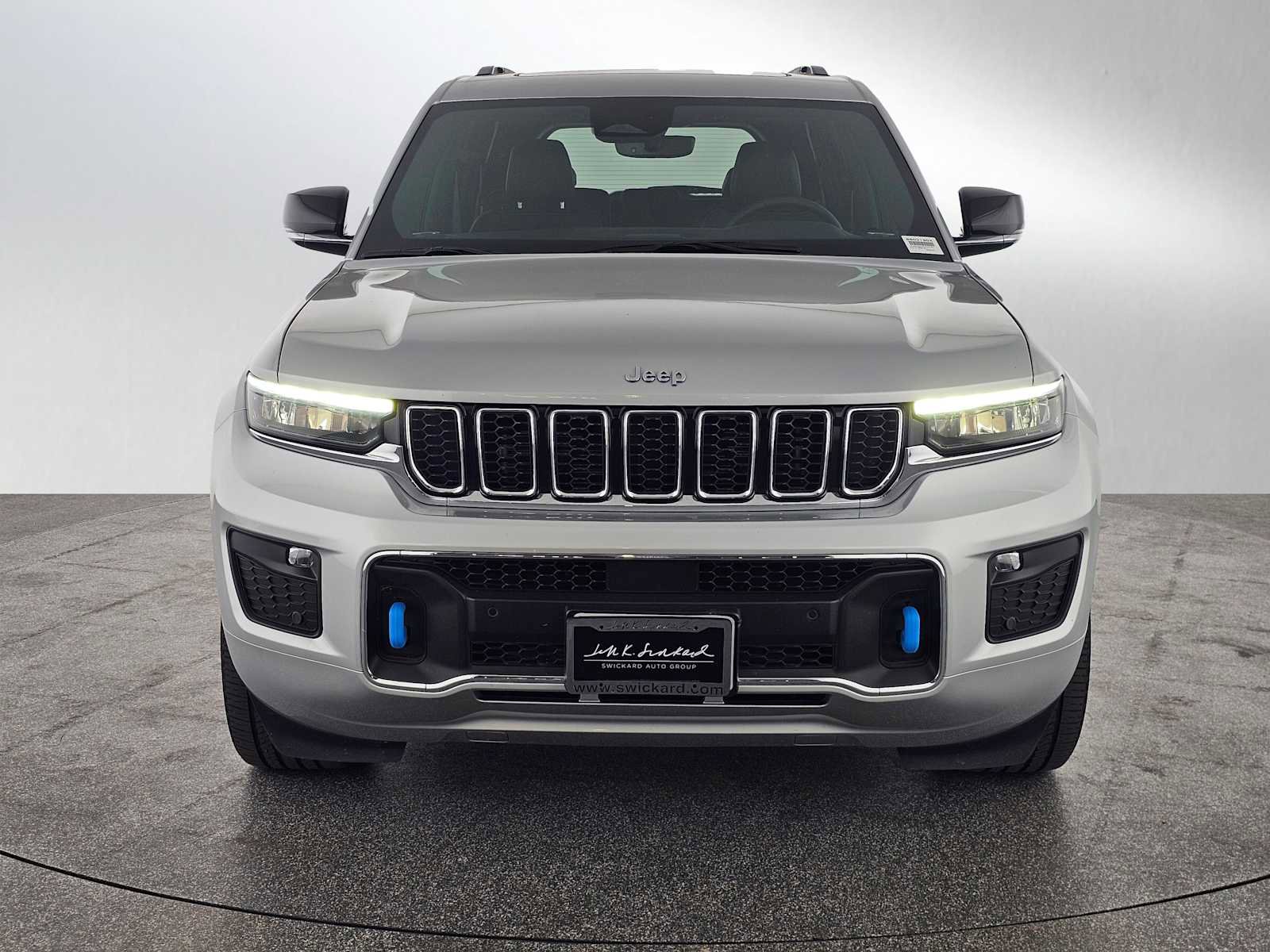 Used 2023 Jeep Grand Cherokee Overland AWD/4WD image 8