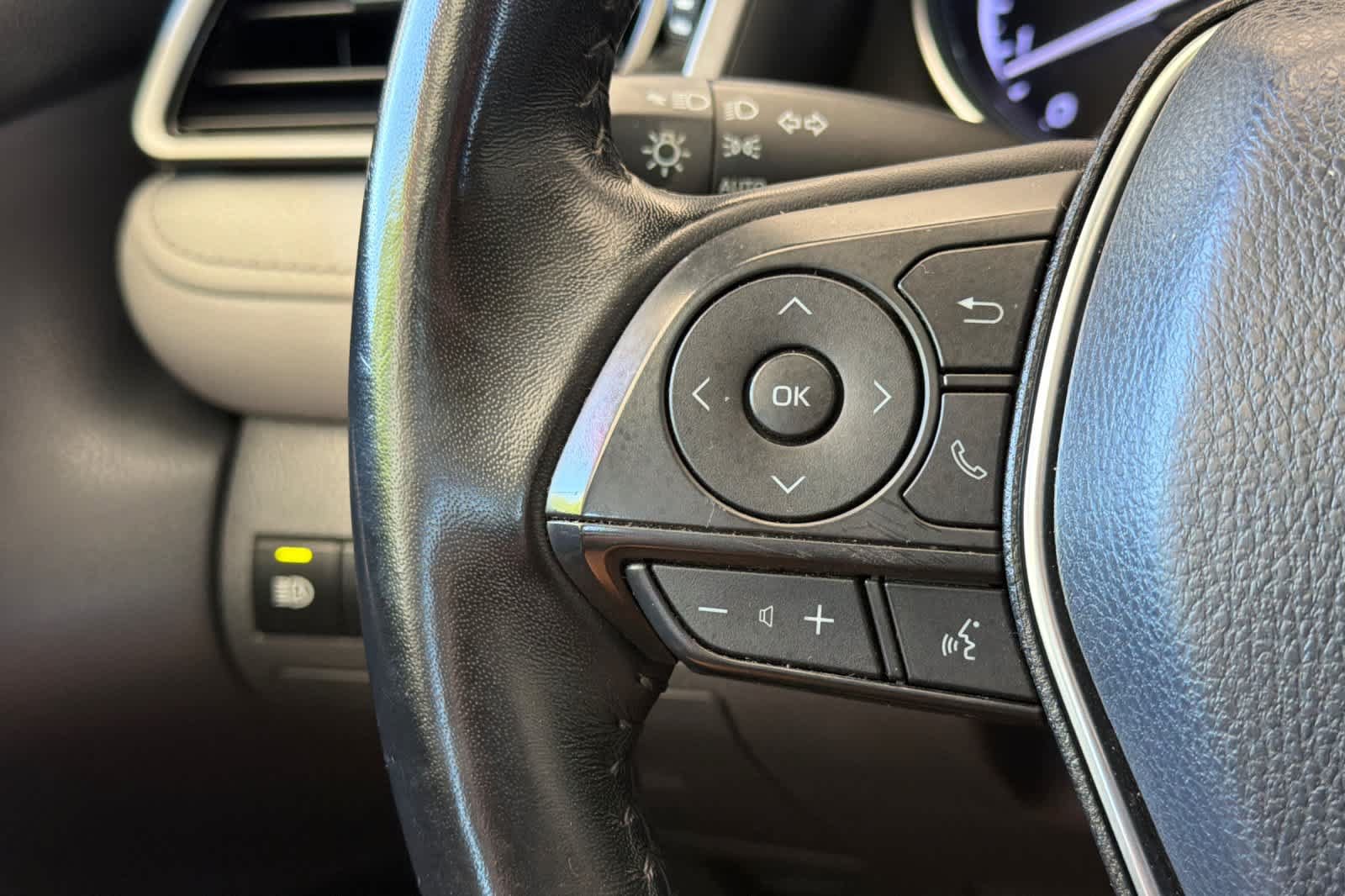 Used 2019 Toyota Camry SE FWD image 23