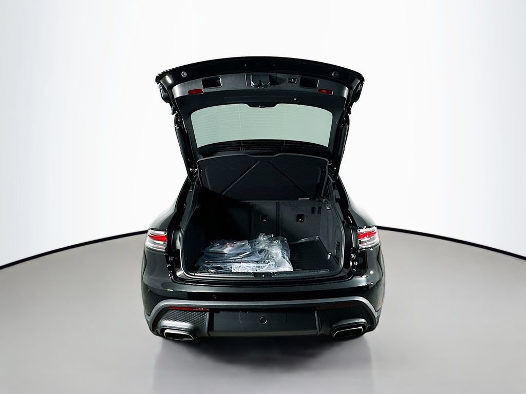 Certified 2026 Porsche Macan AWD/4WD image 28