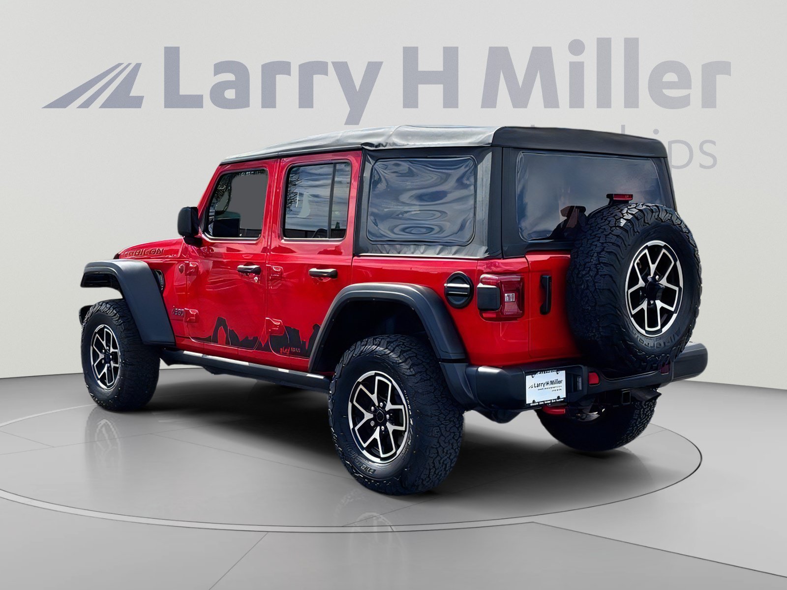 Used 2025 Jeep Wrangler Unlimited Rubicon w/ Steel Bumper Group AWD/4WD image 4
