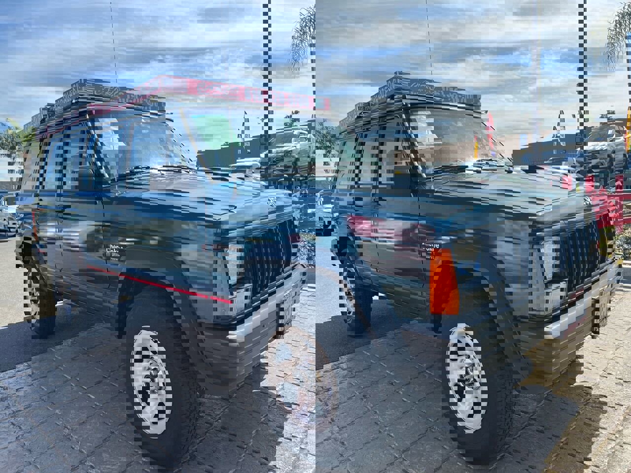 Used 1996 Jeep Cherokee 4WD 4-Door image 2