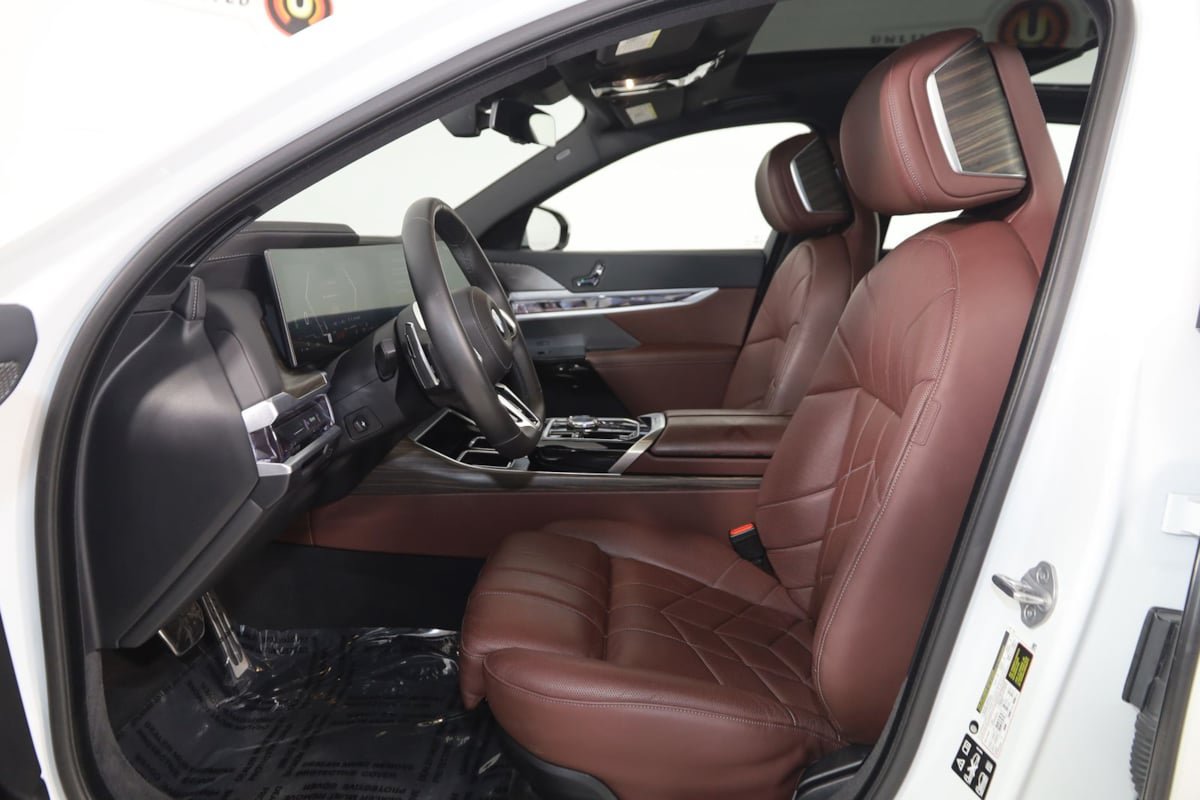 Used 2025 BMW 760i xDrive AWD/4WD image 14