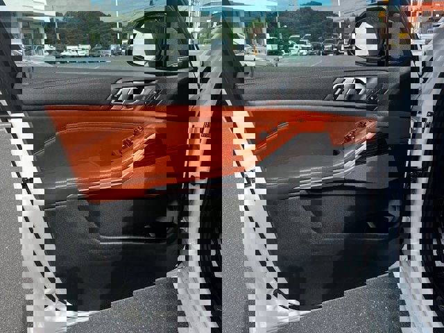 Used 2021 BMW X5 xDrive40i w/ M Sport Package image 11