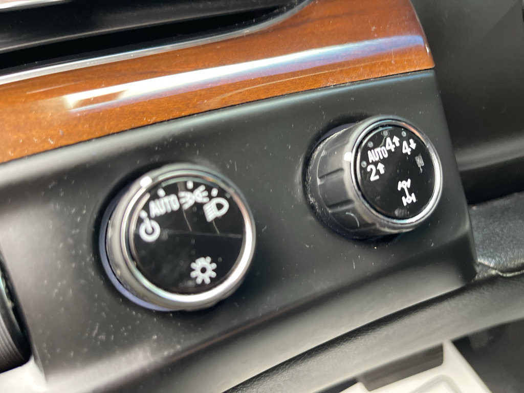 Used 2019 Cadillac Escalade ESV Premium Luxury image 21