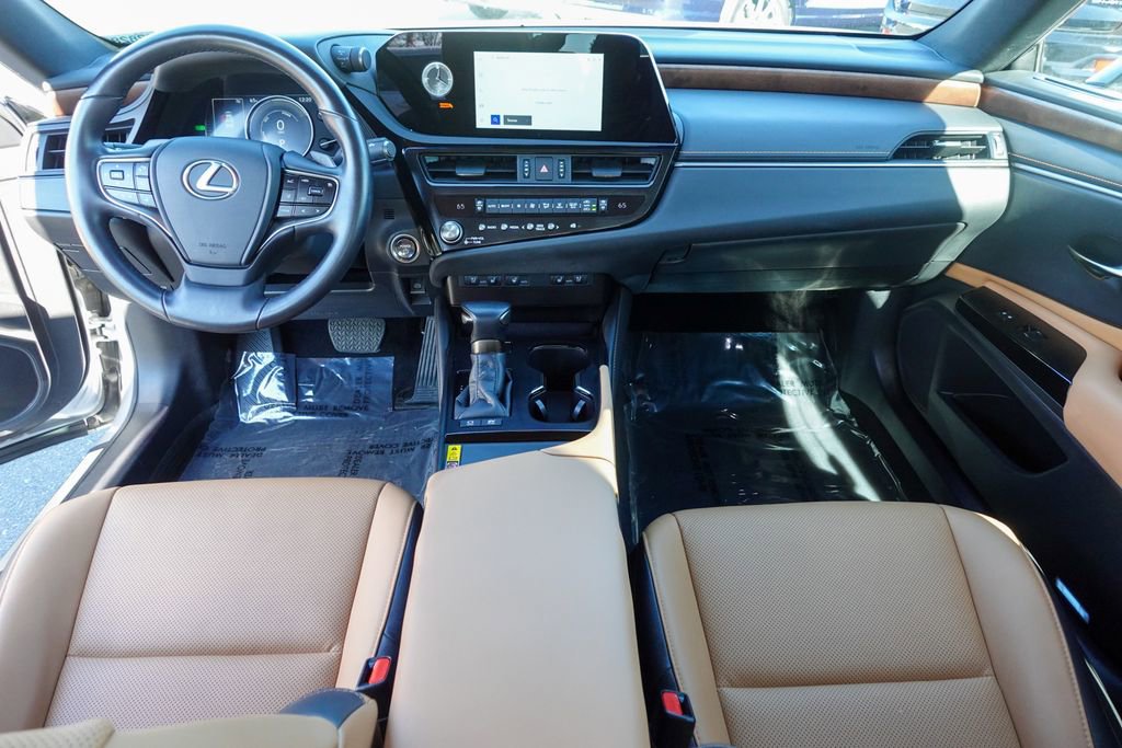 Used 2025 Lexus ES 300h w/ Premium Package image 27