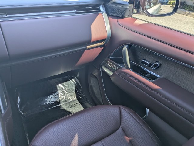 Used 2025 Land Rover Range Rover Long Wheelbase Autobiography AWD/4WD image 37