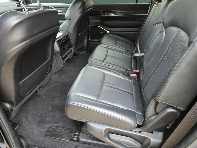 Certified 2022 Jeep Wagoneer Series II AWD/4WD image 29