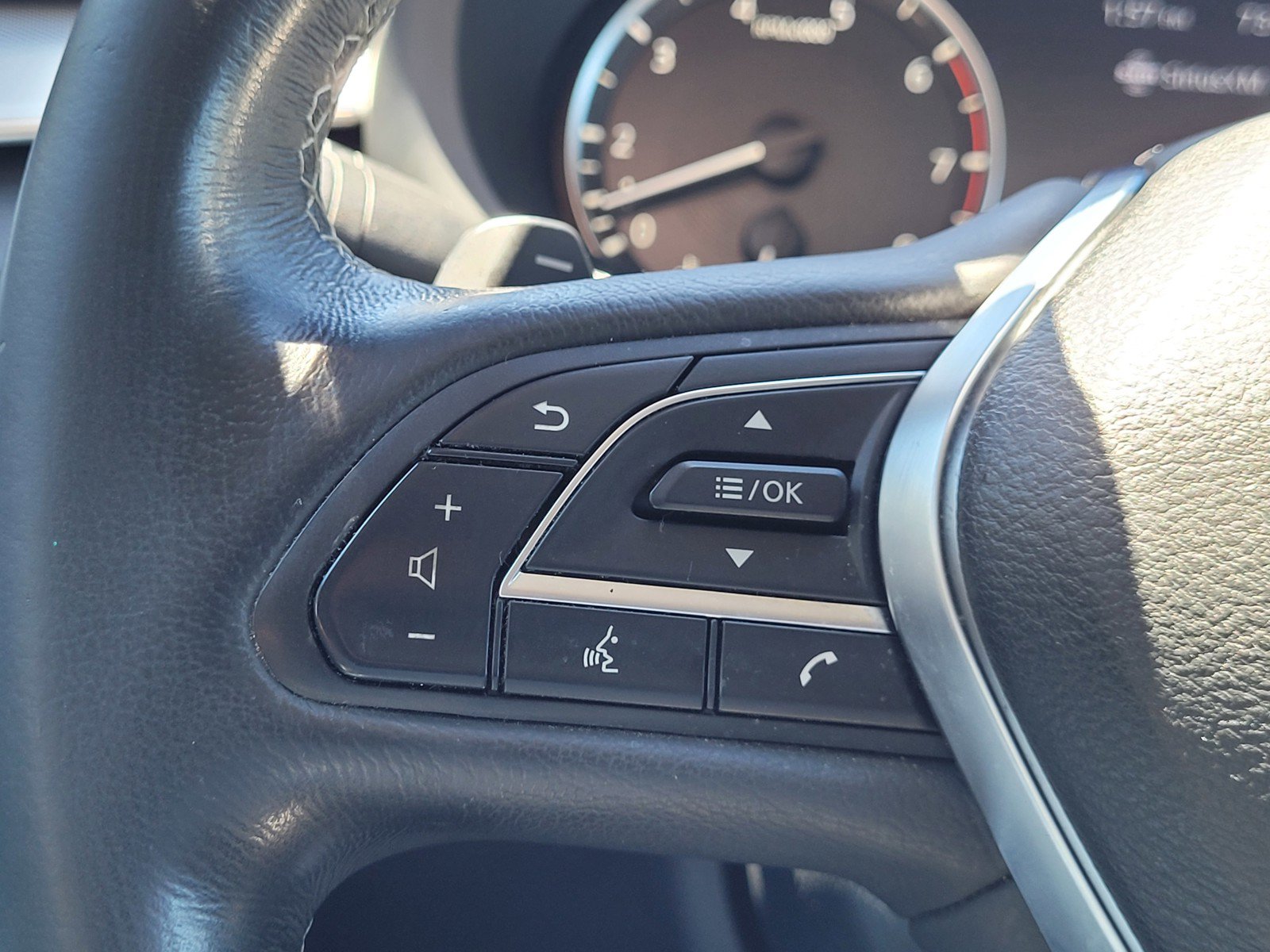 Used 2020 INFINITI QX50 Luxe w/ Navigation Package FWD image 19
