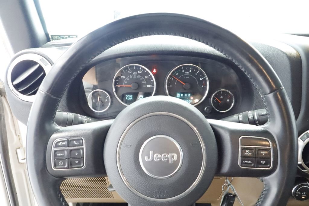Used 2017 Jeep Wrangler Unlimited Sahara w/ Connectivity Group AWD/4WD image 28