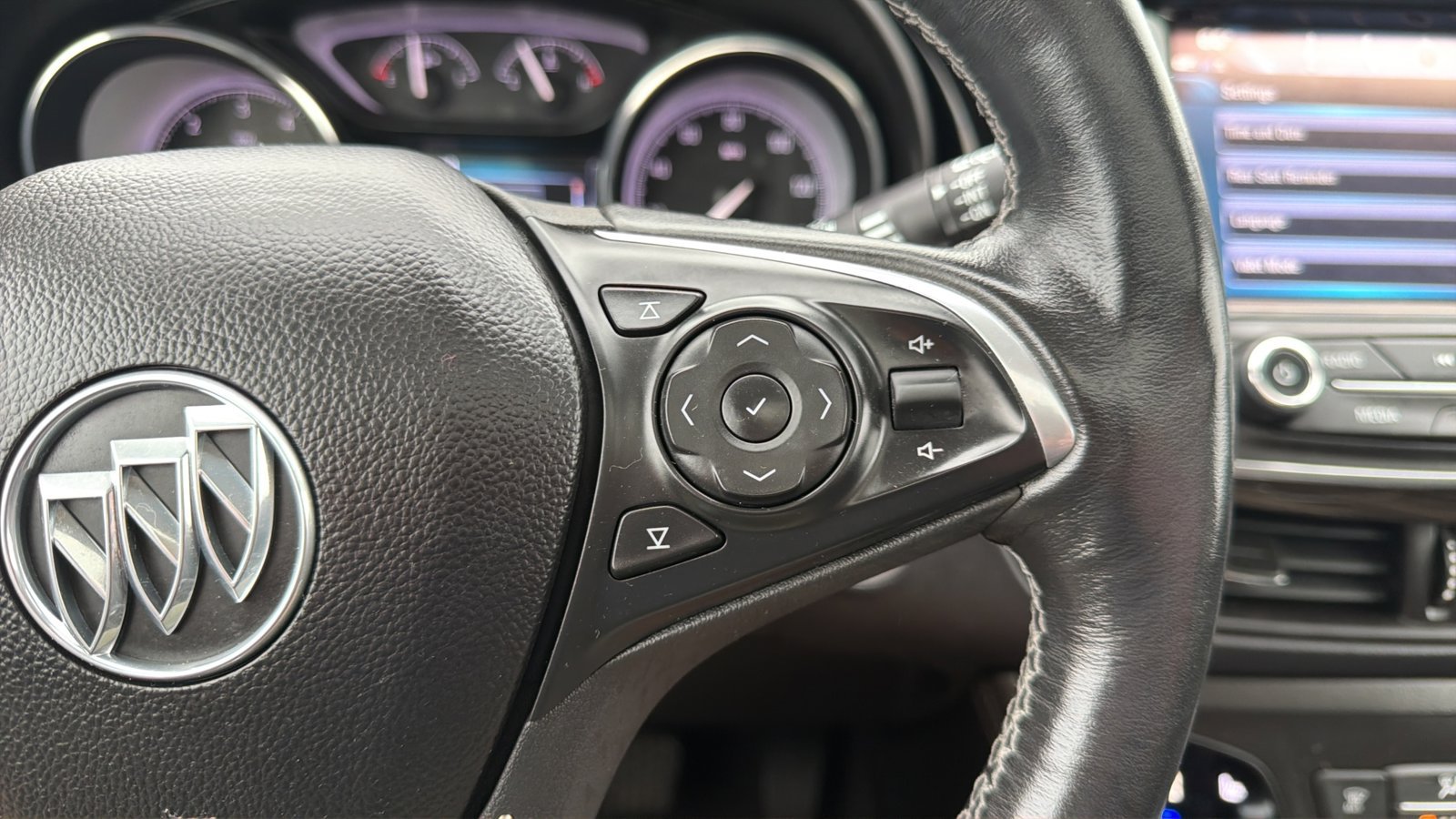 Used 2019 Buick Envision Essence FWD image 19